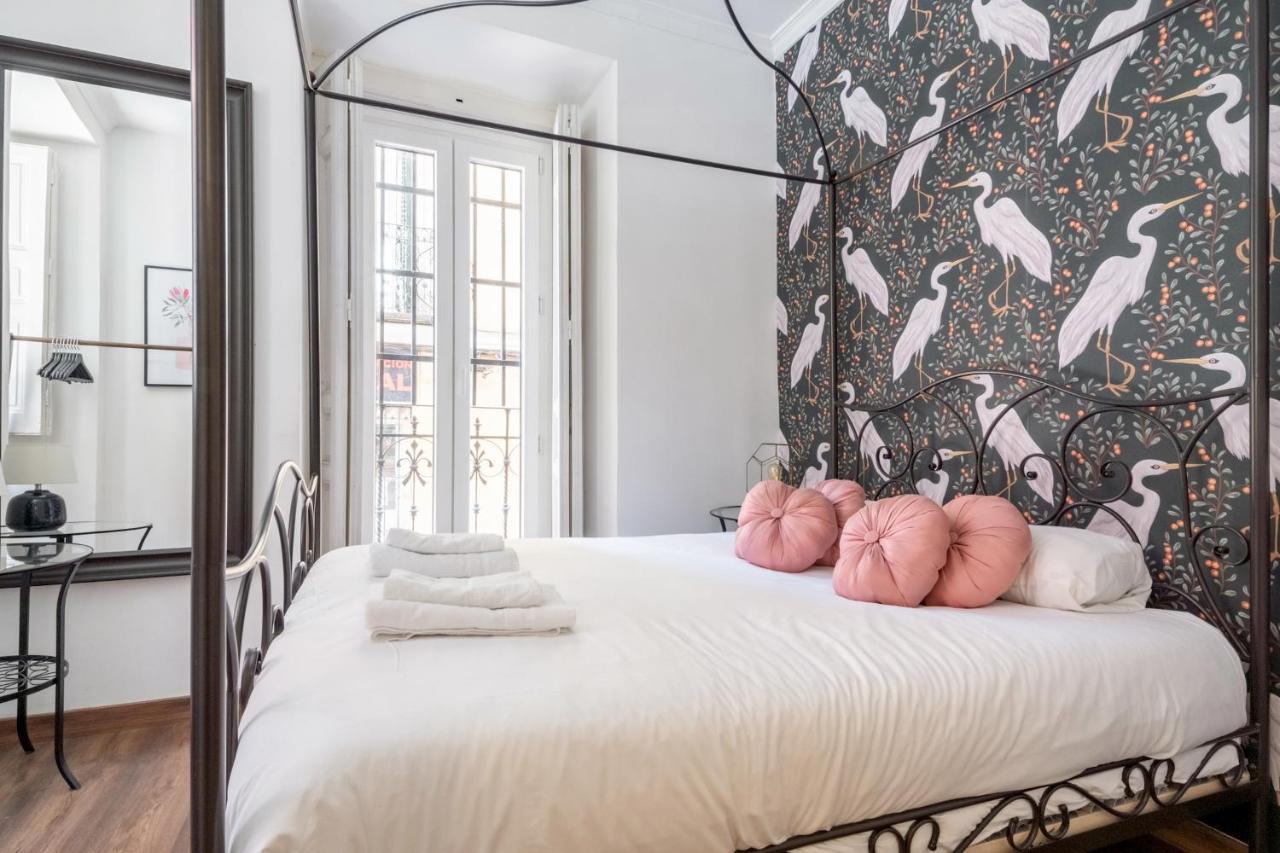 2 Bedrooms 2 Bathrooms Furnished - Malasana - Bright Stylish - Mintystay Madrid Exterior foto