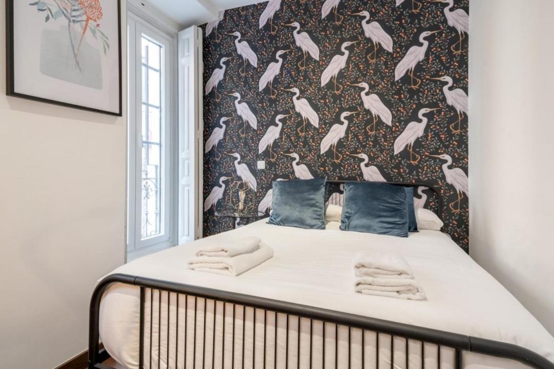 2 Bedrooms 2 Bathrooms Furnished - Malasana - Bright Stylish - Mintystay Madrid Exterior foto