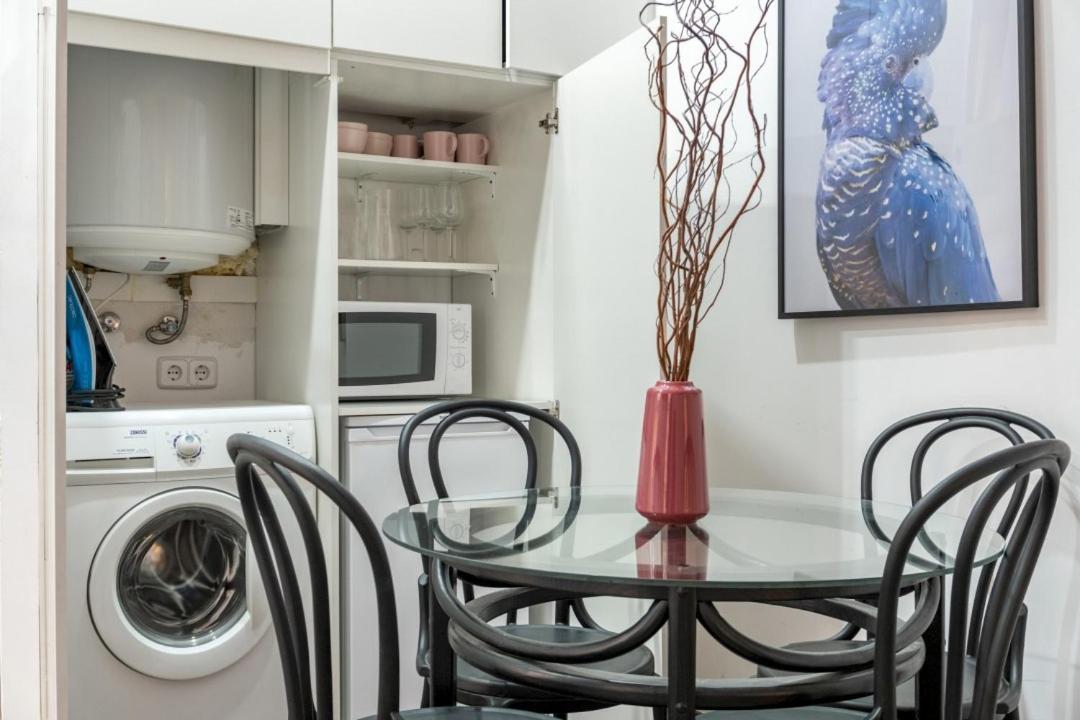 2 Bedrooms 2 Bathrooms Furnished - Malasana - Bright Stylish - Mintystay Madrid Exterior foto